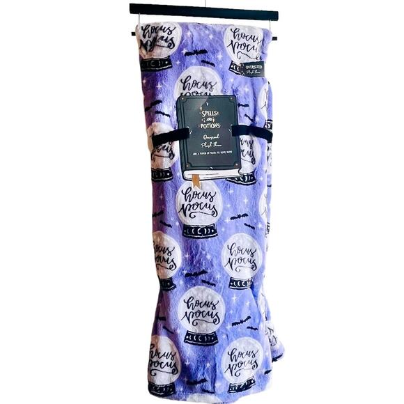 NEW Hocus Pocus THROW BLANKET LG 60x70 Purple Crystal Ball Spells & Potions - Picture 6 of 6